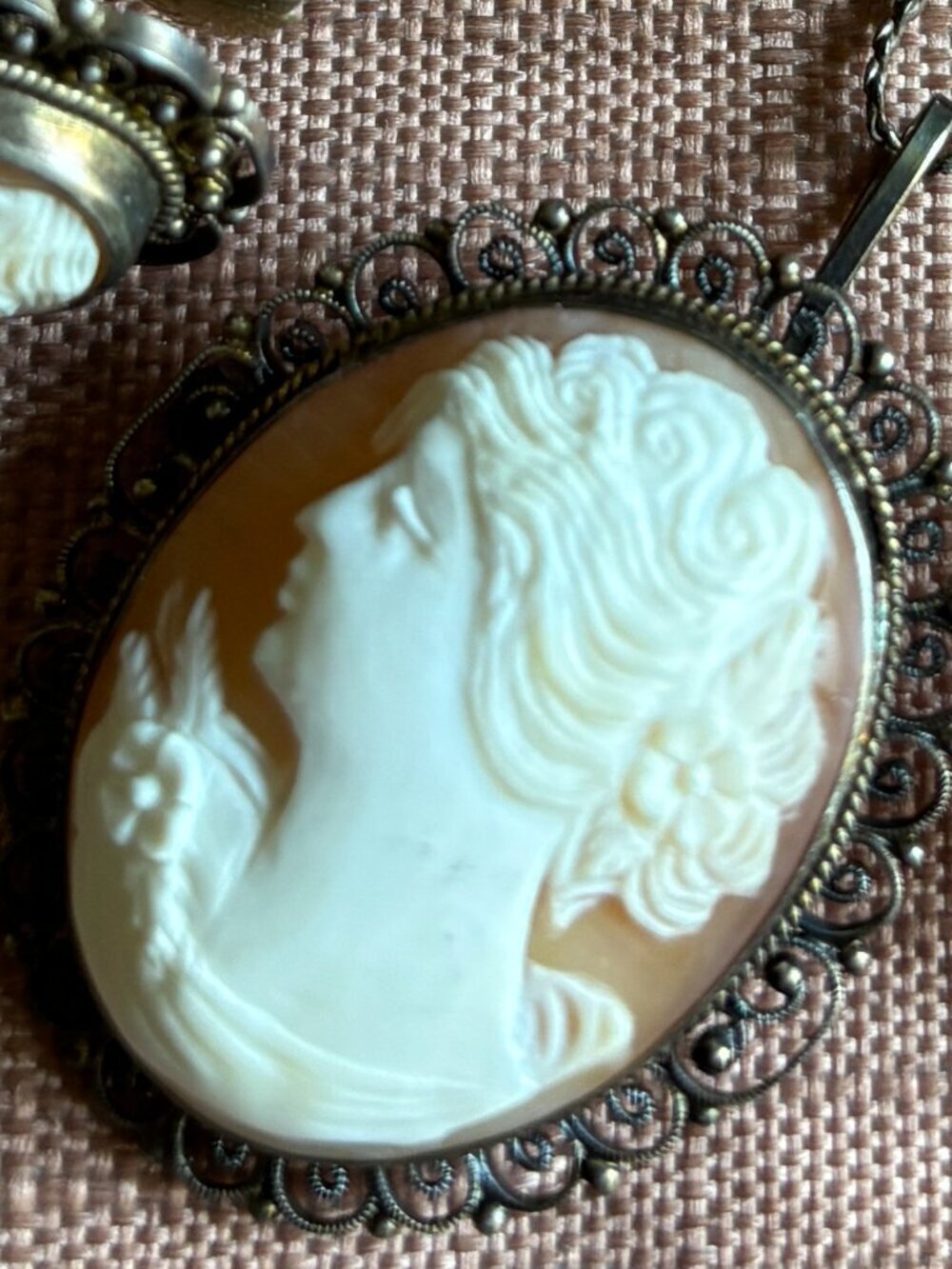 Classic three-piece cameo necklace and earrings ensemble - Picture 2 of 6